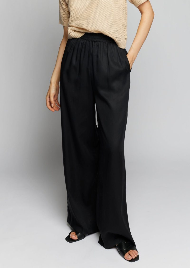 Gemma Pant lblc the label black front editorial 1 3000x 5623f3a3 4b13 437c b6fd c56e7c539314